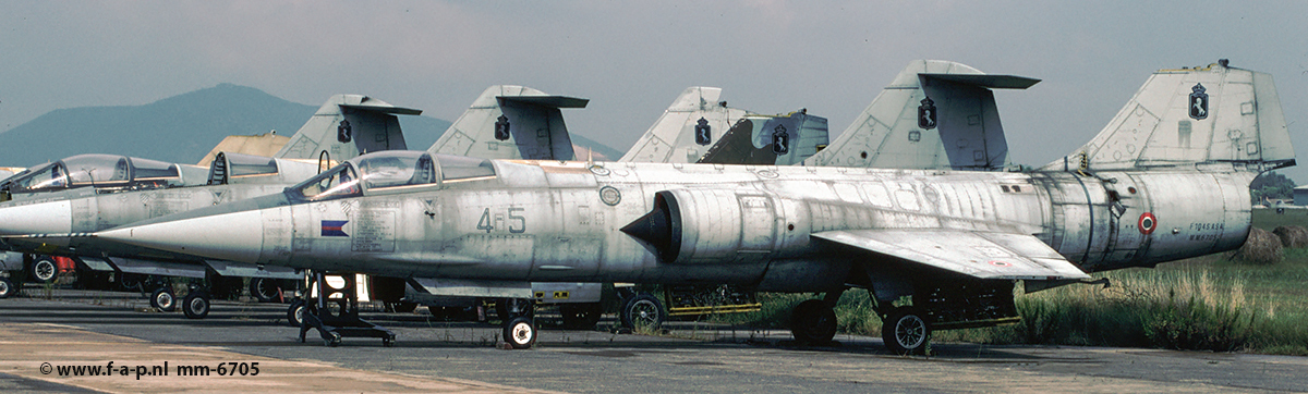 Lockheed (Aeritalia) F-104S ASA Starfighter  MM-6705 4-5 c/n-1005   4. Stormo Grosseto Air Force Base,09-2002