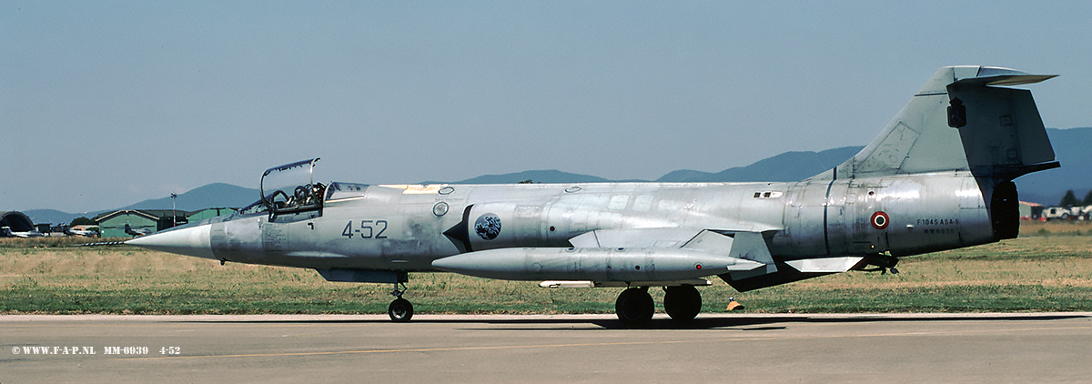 F-104S ASA-M Starfighter MM-6939 4-52 C/N-1239 4 Stormo TAXIEN Grosseto Air Force Base.