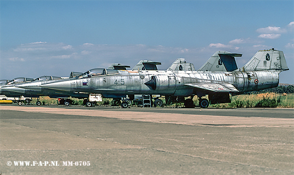 Lockheed (Aeritalia) F-104S ASA Starfighter  MM-6705 4-5 c/n-1005   4. Stormo Grosseto Air Force Base,09-2002