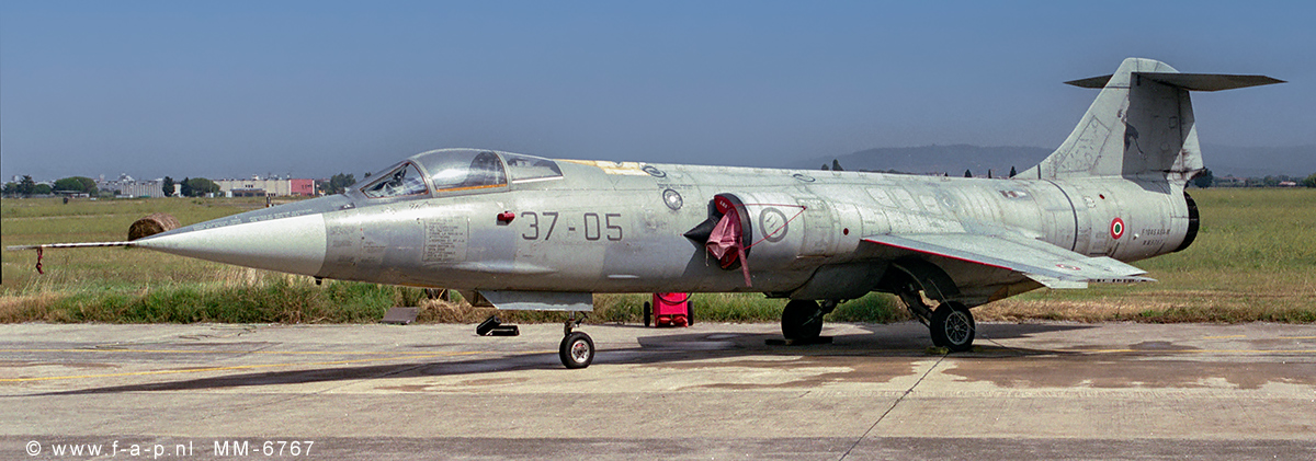Italian Group Aeritalia build F-104 S Starfighter  MM-6767 37-Stormo no 05  Grosseto 22-07-2002