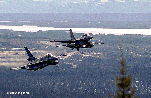 F-16-Am     J-017/ J-643  low altitude Dome mountain Goose bay Canada  09-05-2002