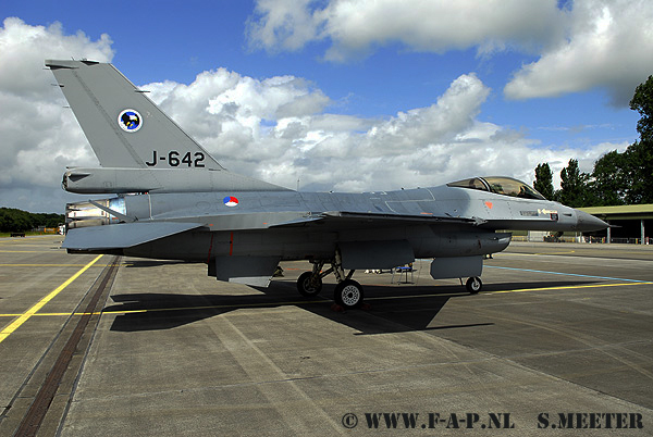 F-16-Am    J-642  311-Sqd    65 Year 322-Sqd  Leeuwarden 13-06-2008