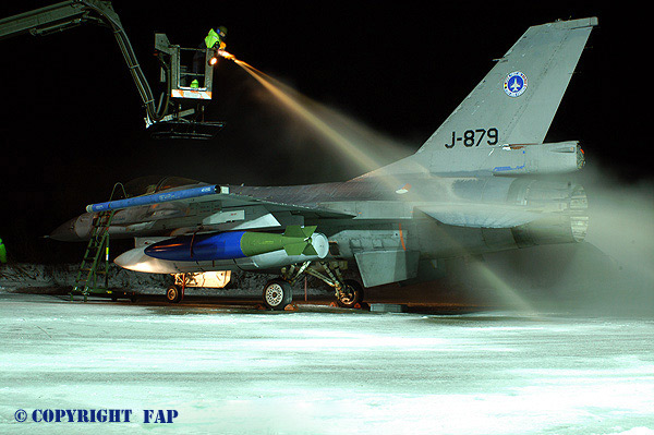 F-16-Am     J-879   322-Sqd  Note special badge  Fire and Forget   Fwit   Orland   02-11-2006
