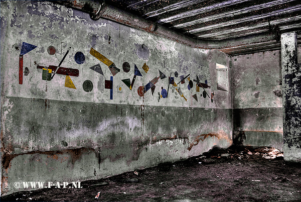 M-151 Bunker  For accommodating personnel there are at this location five bunkers of the type M151 built. This bunker officially offered shelter to 25 soldiers , 2 NCOs and one officer. Special is that two M151 bunkers are built against each other  Den Helder