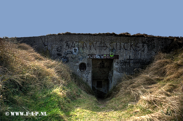M-151 Bunker   For accommodating personnel there are at this location five bunkers of the type M151 built. This bunker officially offered shelter to 25 soldiers , 2 NCOs and one officer. Special is that two M151 bunkers are built against each other  Den Helder