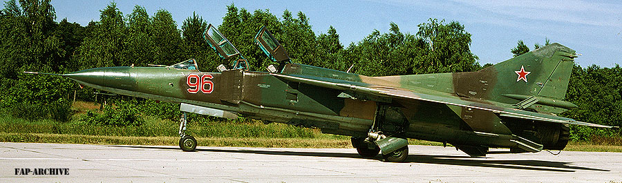 MiG 23-UM  96    883 IAP  Juterbog Altes Lager  Jul-1992