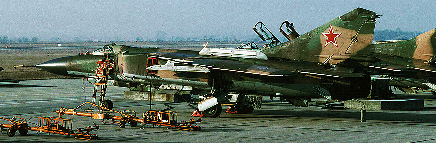 MiG 23-MLD  26  883 IAP  Juterbog Altes Lager   Jan-1991