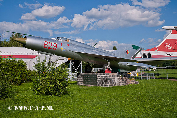 MiG 21 SPS   829    Merseburg 