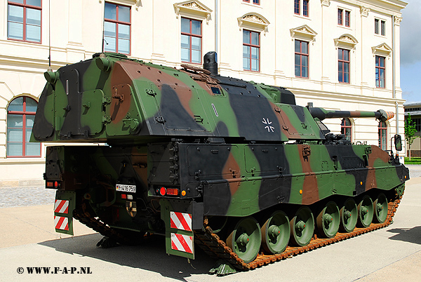  Panzer Howitzer-2000 Y-416759 