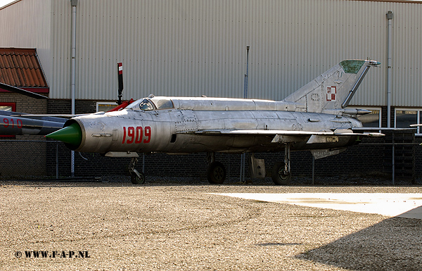 MiG 21 R  1909   Ex Polish  AF    2005