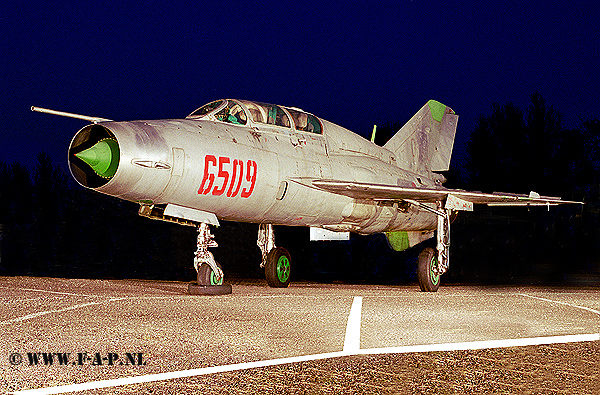  MiG 21 UM  6509  Ex 10-plm Polish AF  Van Vliet,  Nieuwekerk a/d  ijssel  11-12-2002  now at Sexbierum