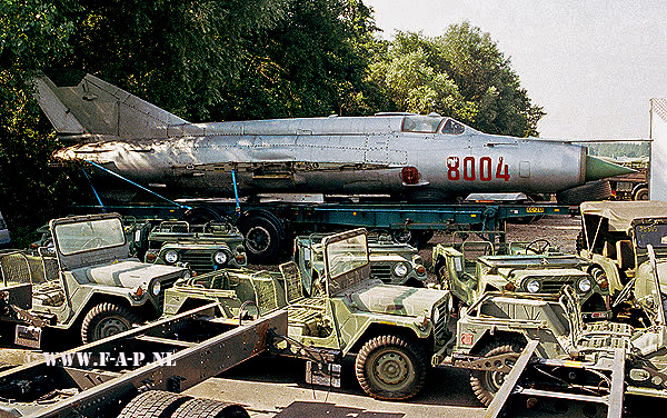 MiG 21 MF  8004  Ex Polish AF  Van Vliet,  Nieuwekerk a/d  ijssel  11-02-2002 