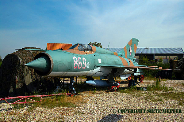 MiG 21 SPS    896  (ex 698  94A4503 NVA  Diepensee  Hatten  15-05-2005 