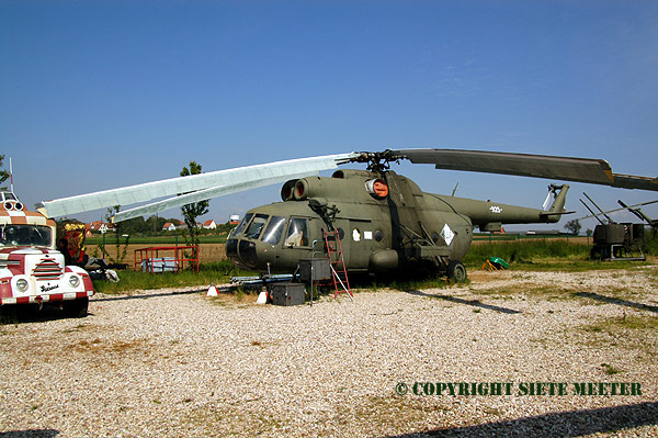 Mil Mi 8-T    925     Ex THG-34  NVA  - Diepensee  -  Hatten 15-05-2005