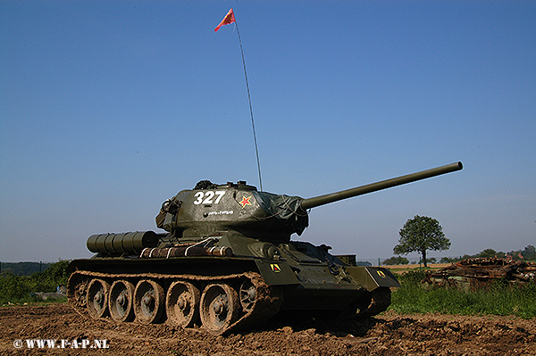 T-34/85  the 327   Hatten 15-05-2005