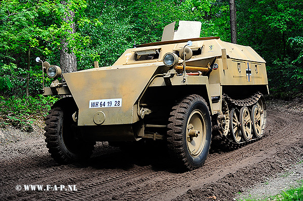 SD.Kfz-250    WH-664 19 28  Overloon  Militracks  2017