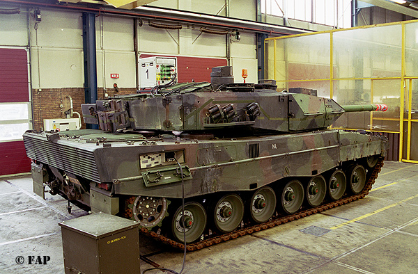 Leopard 2-A-6  83-KP-34   MCW  Leusden  03-2003