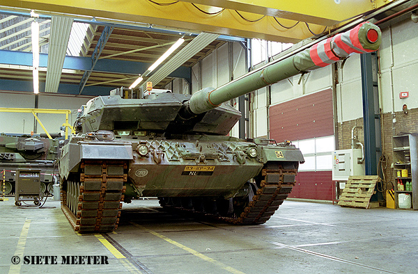 Leopard 2-A-6  83-KP-34   MCW  Leusden  03-2003