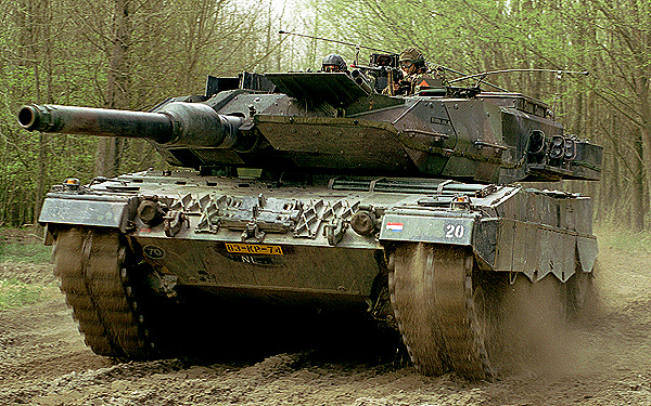 Leopard 2 A-5.  20 ( 83-kp-74)  43-GB  Marnehuizen  20-04-2002 