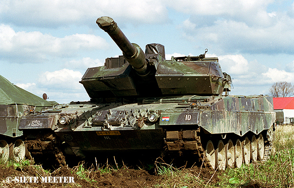 Leopard 2 A-5   10 (84kp96)  42 Bat. Bizon Preparation 2. Steenwijk  24-03-2002