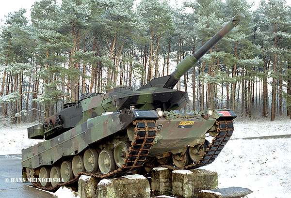 Leopard 2 A5.  85-KP-24  Leusden  Jan-2003