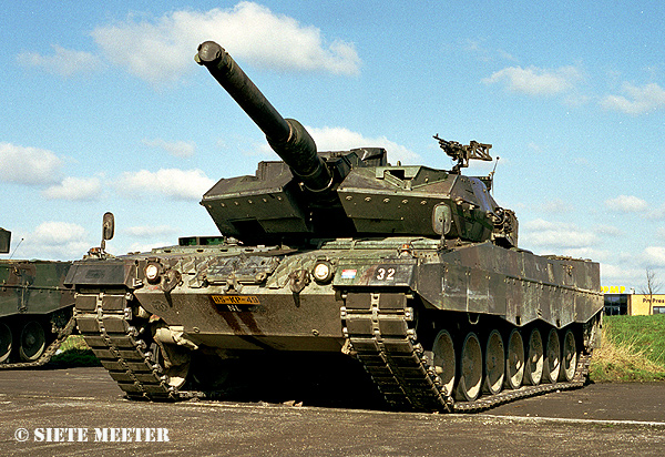 Leopard 2 A-5   32 85-KP-49  42 Bat. Bizon Preparation 2. Steenwijk  24-03-2002