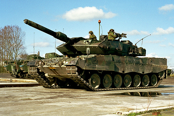 Leopard 2 A-5   32 85-KP-49  42 Bat. Bizon Preparation 2. Steenwijk  24-03-2002