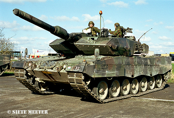 Leopard 2 A-5   32 85-KP-49  42 Bat. Bizon Preparation 2. Steenwijk  24-03-2002