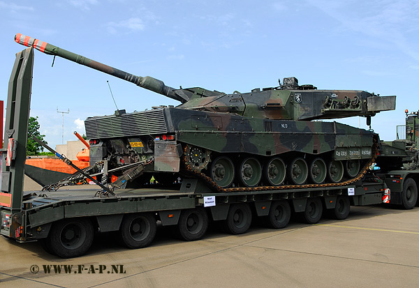 Leopard-2 A-6   85-KP-49  Leeuwarden Air base