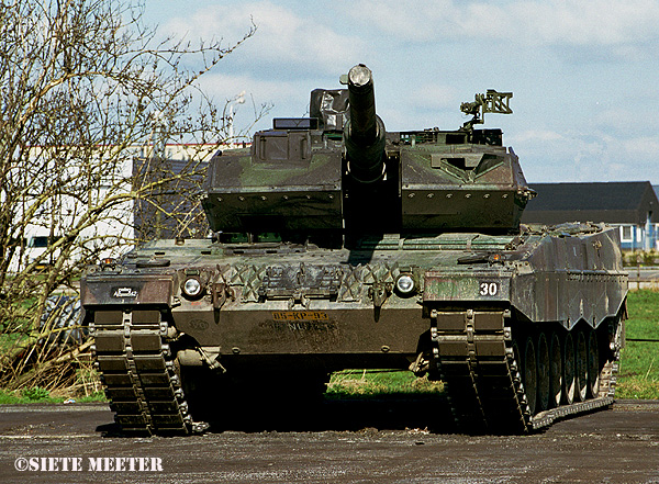 Leopard 2 A-5 30   85-KP-93  42 Bat. Bizon Preparation 2. Steenwijk  24-03-2002