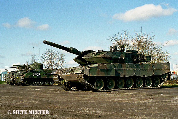 Leopard 2 A-5 30   85-KP-93  42 Bat. Bizon Preparation 2. Steenwijk  24-03-2002