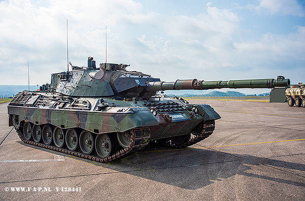 Krauss Maffei Wegmann Leopard 1 A5 Y-128441   EX Bundeswehr> Deutsches Panzermuseum Munster at Bckeburg 17-06-2023