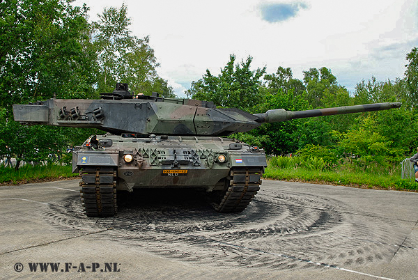 Leopard-2 A-6  KU-84-12  Amersfoort  06-06-2009
