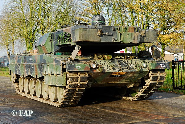 Leopard-2 A-6   KU-84-70   Steenwijk   06-11-2009