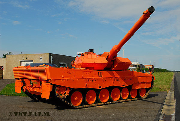 Leopard-2 A-6    ku-84-76   Leeuwarden Air base