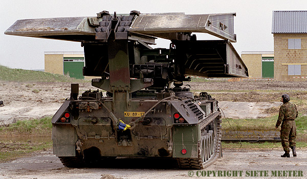 Bridge laying Leopard-1 .   Ku-89-12    Marnehuizen  20-04-2002 