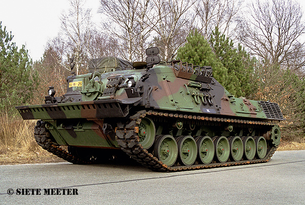 Salvage Leopard-1    ku-96-25  MCW Leusden  03-2003