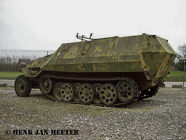 SdKfz 251/1 mittlere Schtzenpanzerwagen   no serial      Muse du mur de l'Atlantique 62179 Audinghen (Cap Gris-Nez)  05-2007 