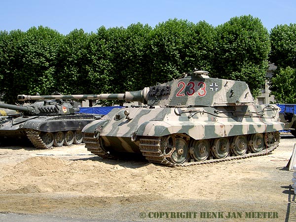 King Tiger 2 Panzer 6   223   503 -Schwere Panzerbattalion  1ste compagnie  equit with a Porche turret  the have fought near Caen  (info thanks to Stinger)  The Carrousel  Saumur  13-07-2006