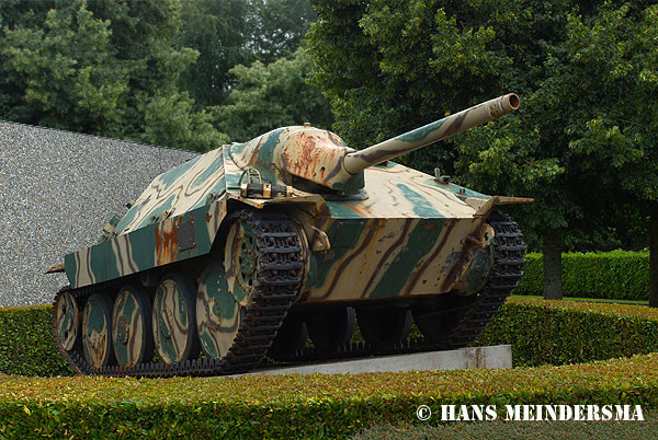 German Hetzer Tank Destroyer     Muse Memorial, Bayeux  17-07-2009