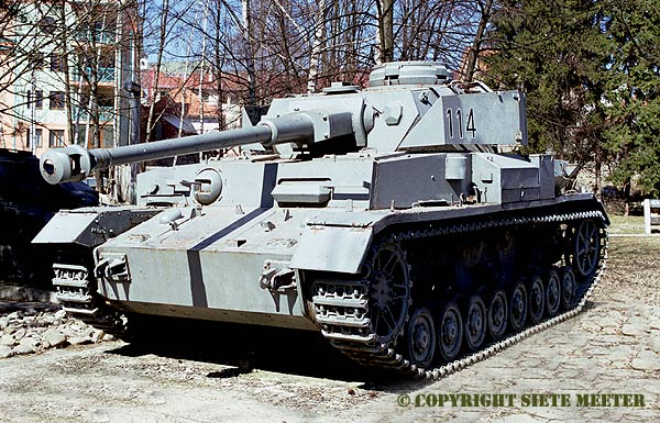 Panzer 4  (pz.kpfw.4j.)   114     Banska Bystrica  26-03-2003