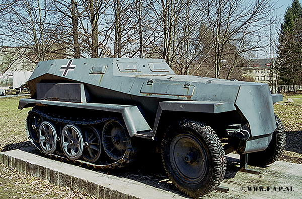 Sd-kfz.250    Banska Bystrica  26-03-2003