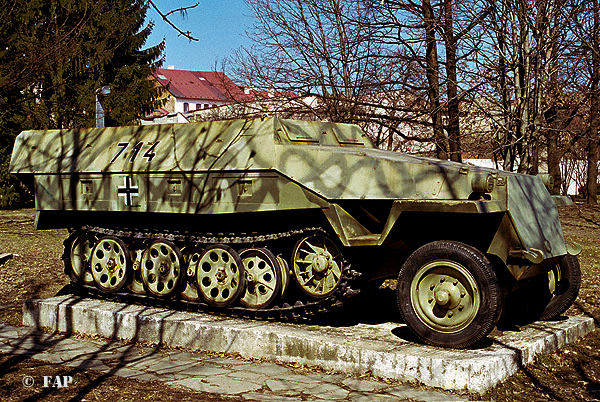 sd.kfz.251_714      Banska Bystrica  26-03-2003