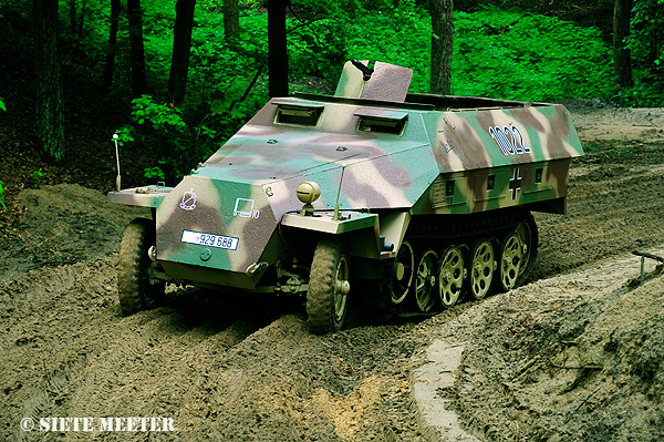 Sd.Kfz  251   1022   Cromtoncoll.. Overllon