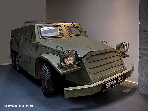 AWZ SPW 152 MINIATUR-NACHBAU  'Panzertrabi'  Trabi Museum Berlin  04-07-2016