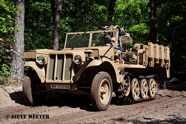 Sdkfz.10-5--Flak-38  Overloon. 18-05-2014