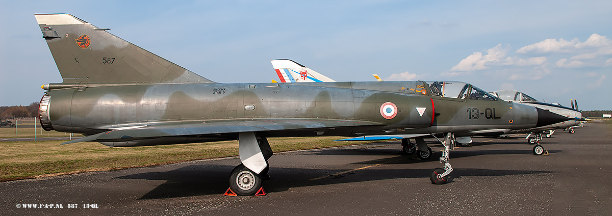 Mirage lll E  587   13-QL   Berlin Gatow  03-04-2011