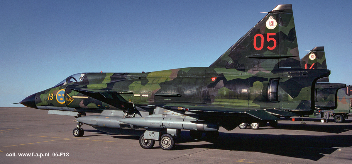Saab JA37 Viggen 05   37305   F-13  c/n-37305   Swedish Air Force    �ngelholm / Helsingborg   