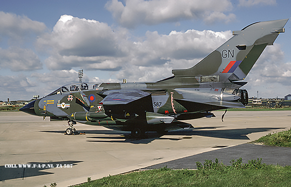 Panavia Tornado GR1   ZA-587 c/-096/BS030/3051  20 Squadron Royal Air Force
