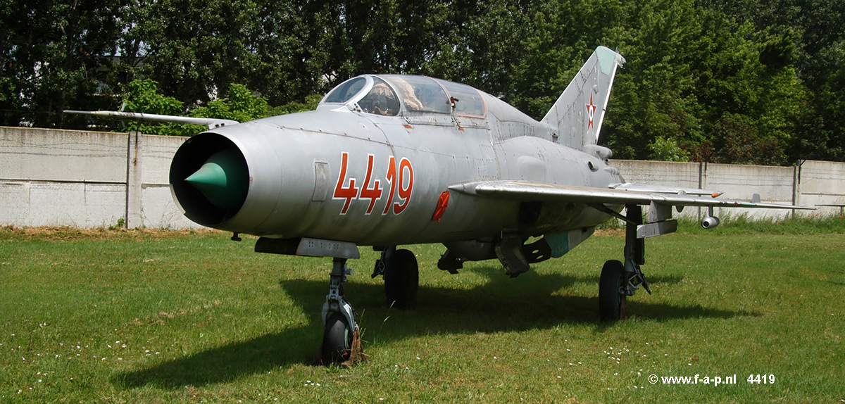Mikoyan-Gurevich Mig 21 U-600   4419      (674419)   Szolnok 09-06-2004